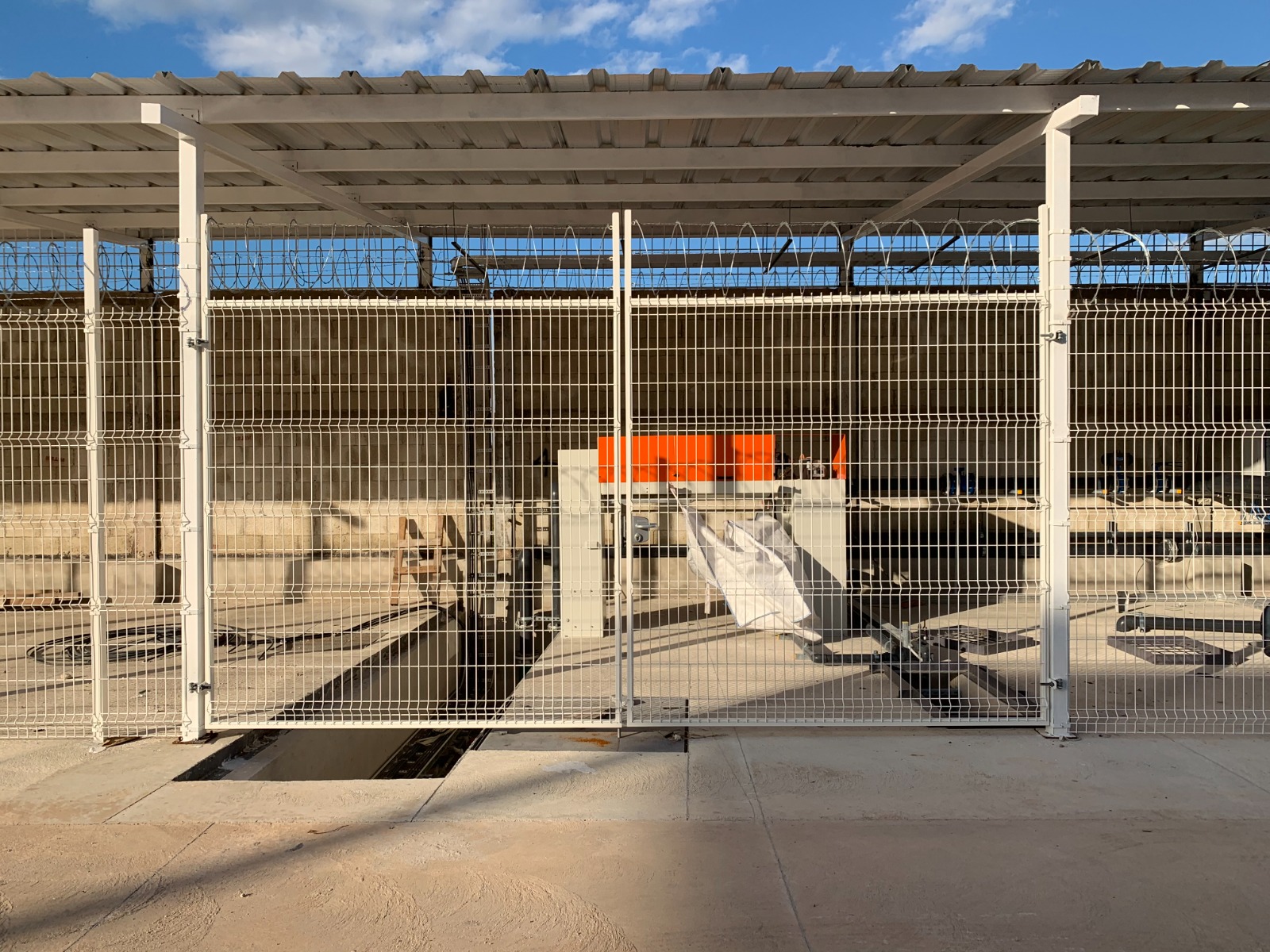 Portón Abatible en 2 hoja Locinox - Image 2